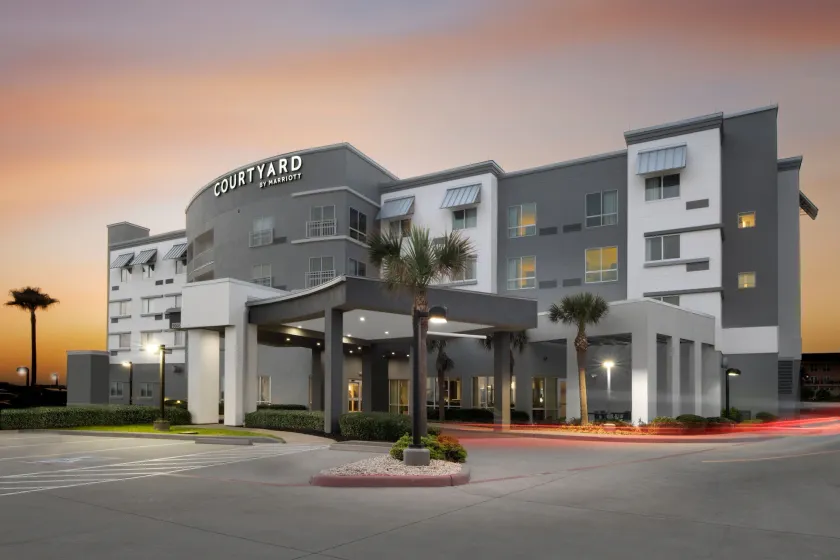 Courtyard by Marriott Galveston Island - Image 1
