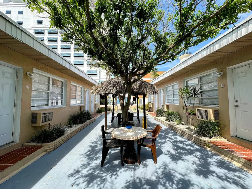 St Maurice Beach Inn - Image 1