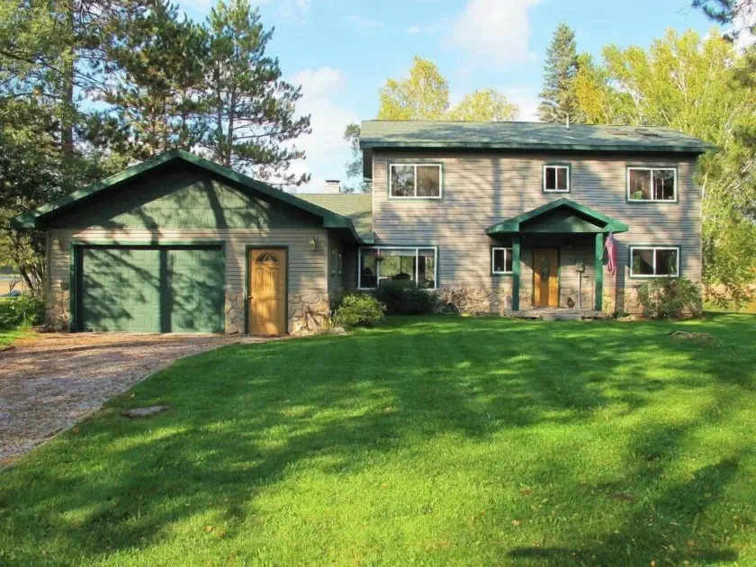 Lakefront Home W & Dock & Kayaks - Image 1