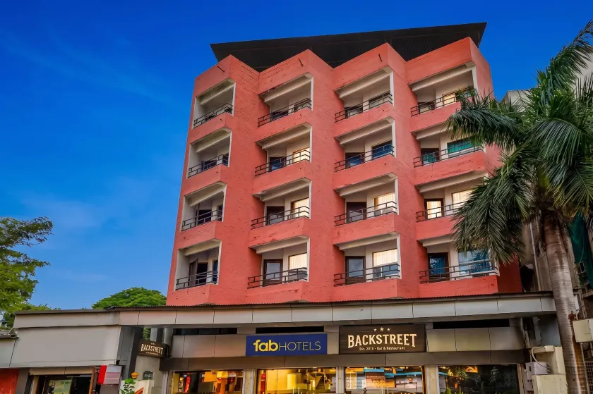 FabHotel Backstreet - Image 1