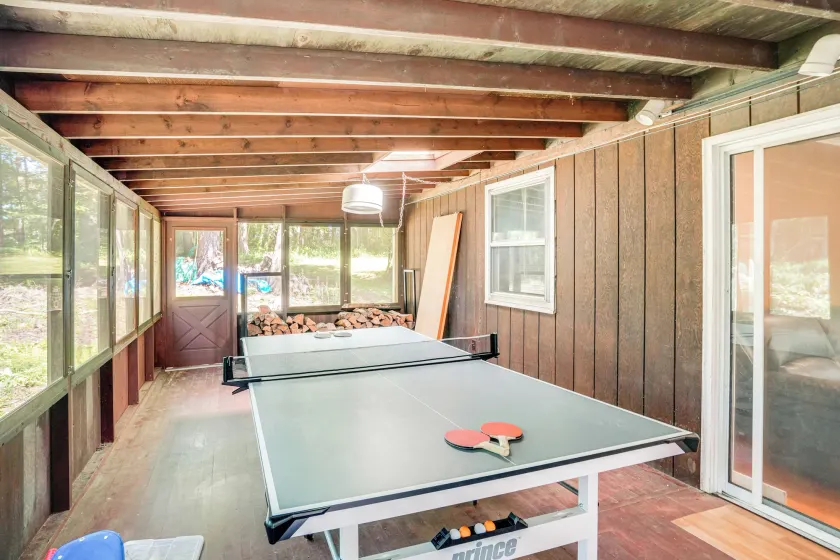 Berkshire Hideaway w/ Fire Pit & Playground! - Interiör