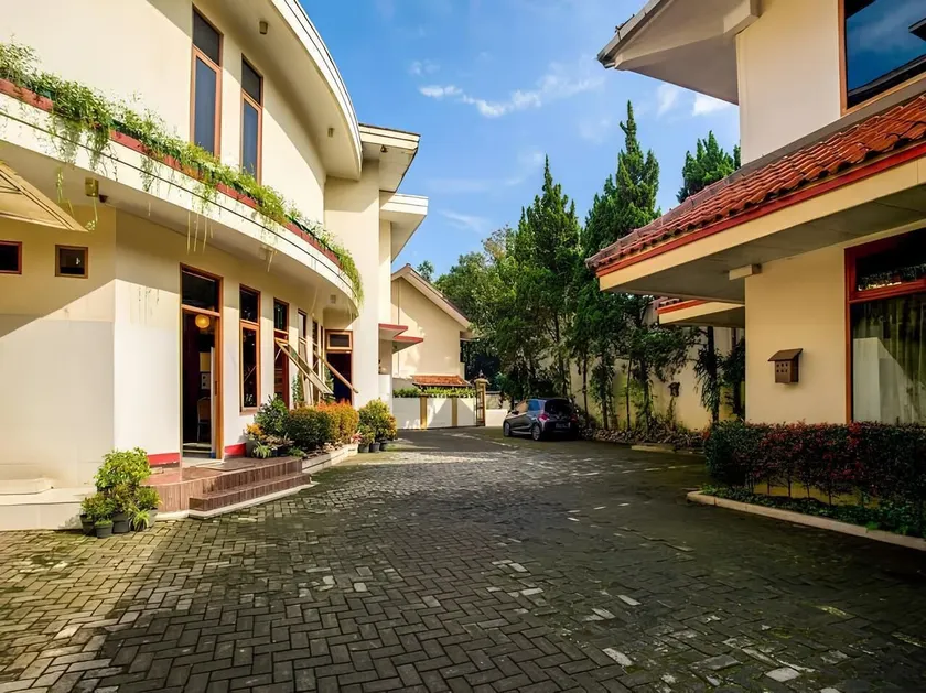 Pilatus Hotel Bandung - Image 1