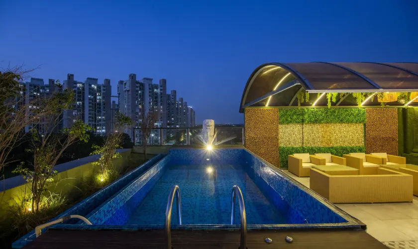 The Embassy Inn - Near Advant & Sector 143 Metro - Image 1
