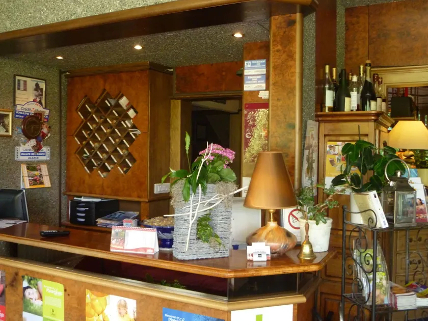 Hôtel Restaurant Les Pins - Réception