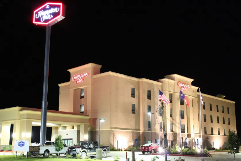 Hampton Inn Cotulla - Image 1