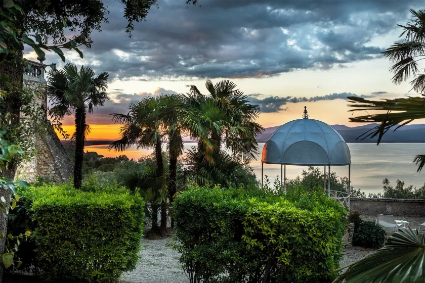 Garden Palace Hotel - Image 1