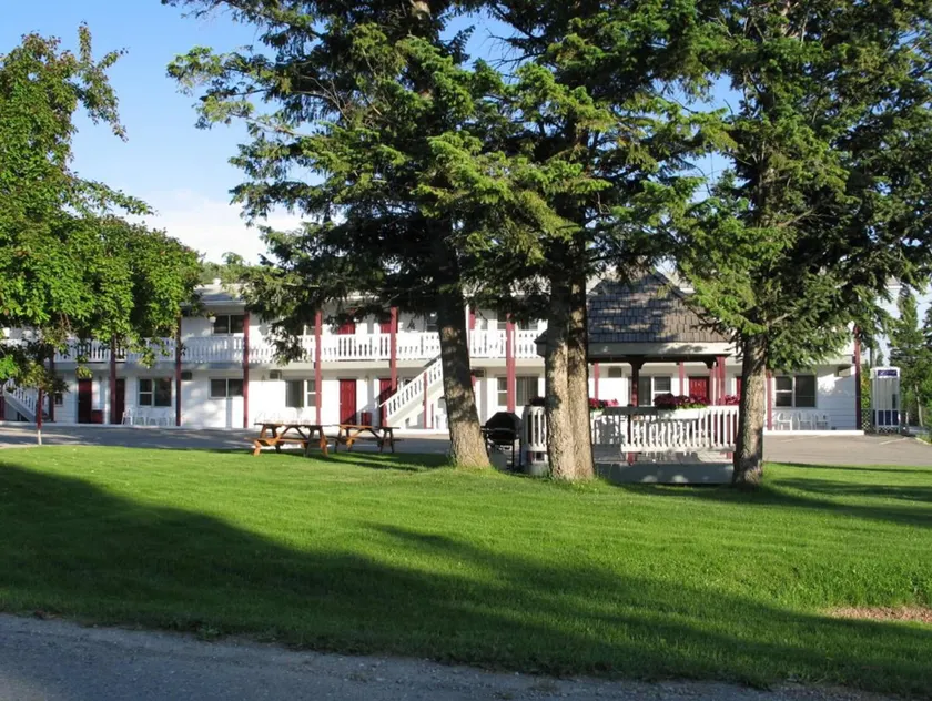Mountain Springs Motel - Image 1