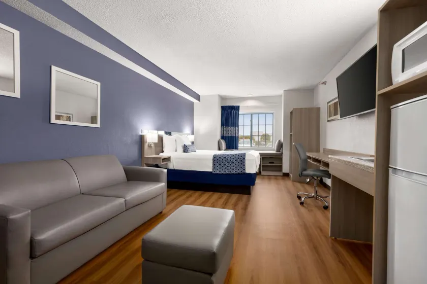 Microtel Inn & Suites Lincoln - Image 1