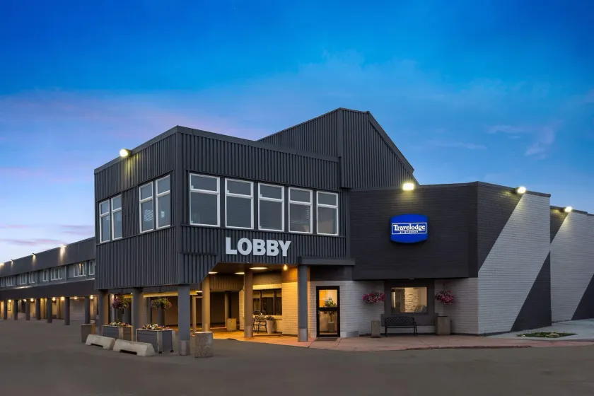 Travelodge by Wyndham Grande Prairie - Image 1