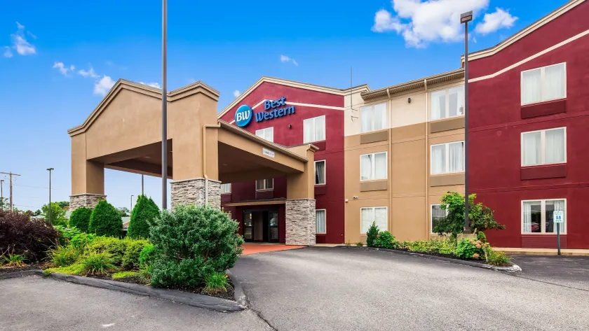 Best Western Providence-Seekonk Inn - Image 1