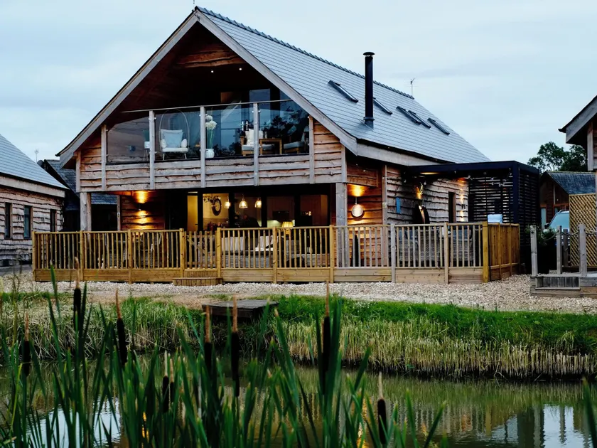 Lake View Lodge - Image 1