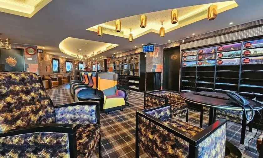 Hotel Jaguar Oporto - is Near the Metro has Free Parking and a Free Shuttle Service between the Airport and the Hotel from 7AM to 8PM - Image 1