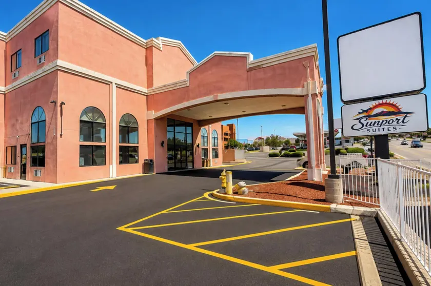 Sunport Suites near Albuquerque Airport I 25 - Image 1