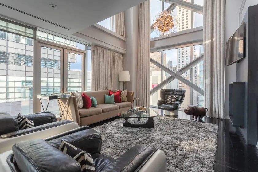 6 Columbus, A Sixty Hotel - Image 1