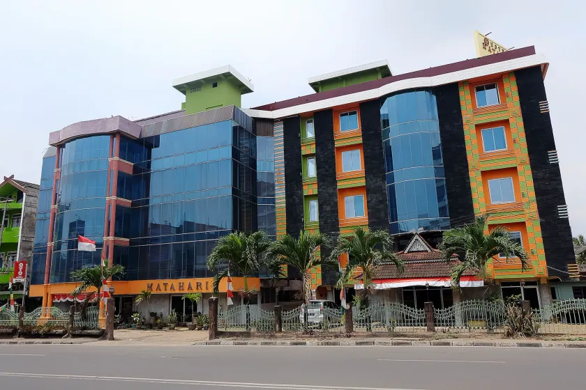 RedDoorz Syariah At Hotel Matahari 1 Jambi - Image 1
