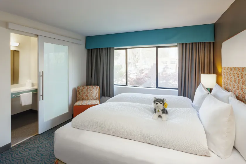 Staypineapple, University Inn, University District Seattle - Image 1