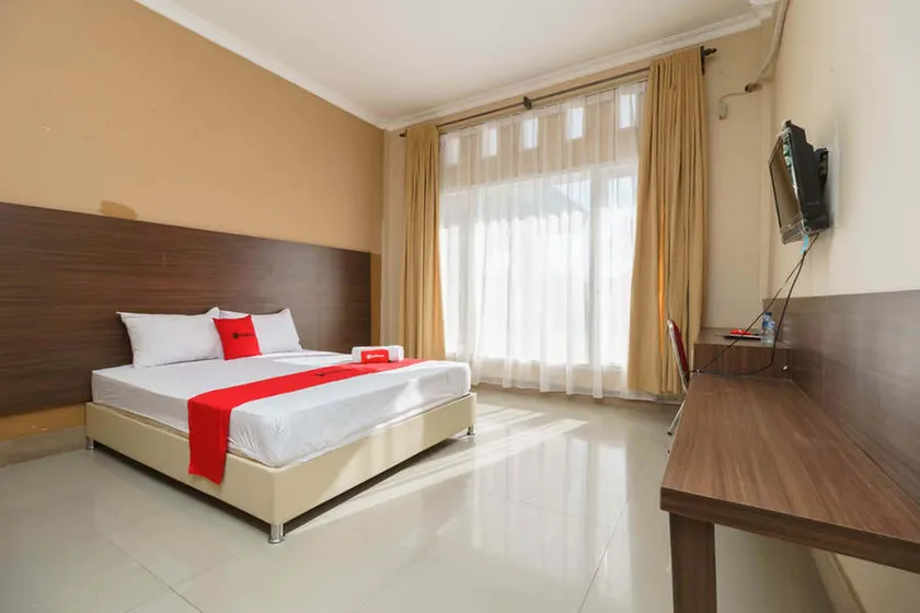 RedDoorz Syariah At Hotel Putri Gading Bengkulu - Image 1