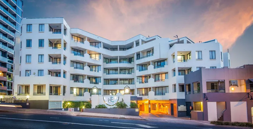 West End Central Apartments - Image 1
