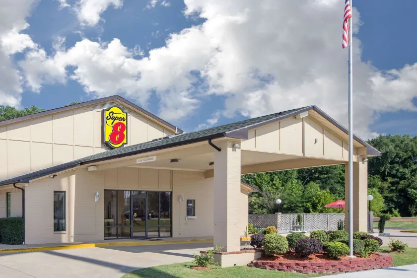 Super 8 by Wyndham Clarksville AR - Image 1