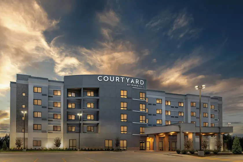 Courtyard by Marriott Sherman - Image 1