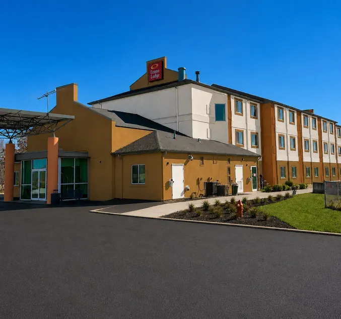 Econo Lodge Menomonie - Image 1