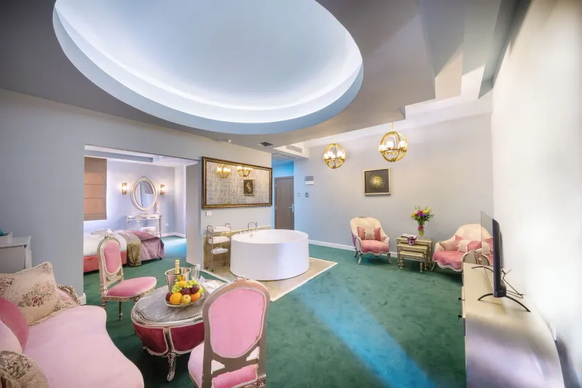 Phoenicia Comfort Hotel - Image 1
