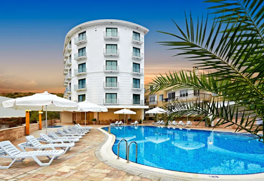 Ayvalik Cinar Hotel - Image 1
