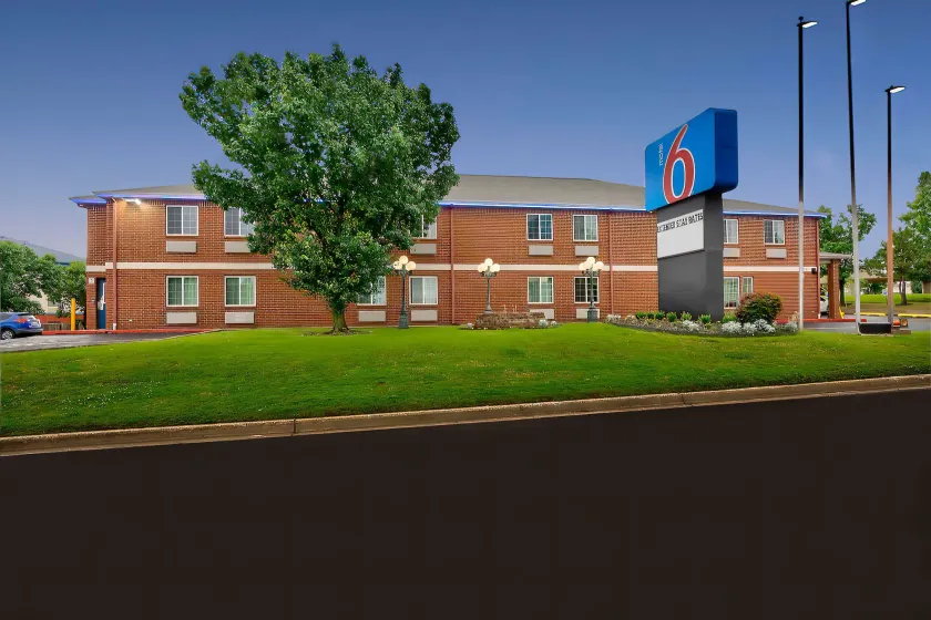 Motel 6 Tulsa, Ok - Central - Image 1