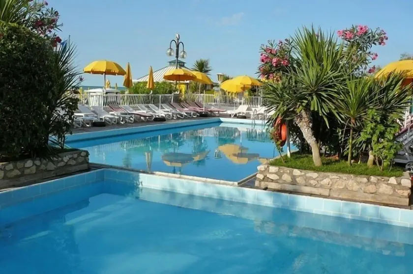 Hotel Majestic - Image 1