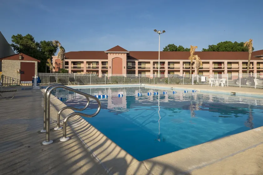 Red Roof Inn Virginia Beach-Norfolk Airport - Image 1