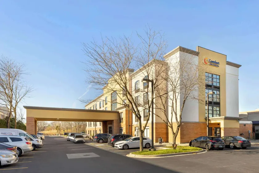 Comfort Inn & Suites Arlington Heights - Schaumburg - Image 1
