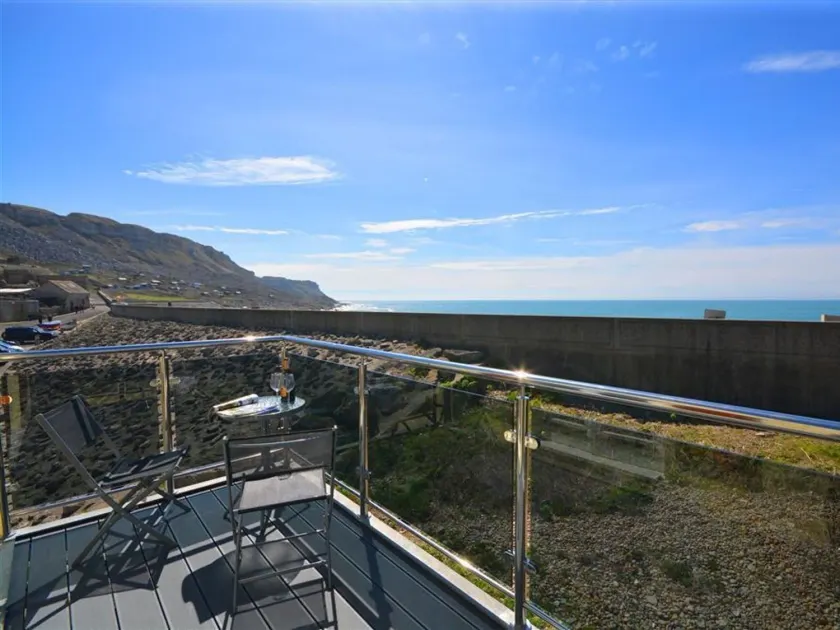 Sunset Lodge - Image 1