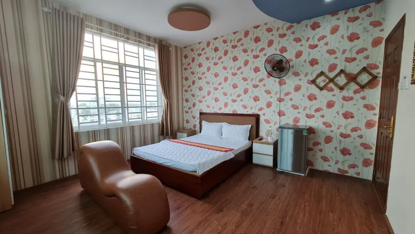 Sky Hotel - Image 1
