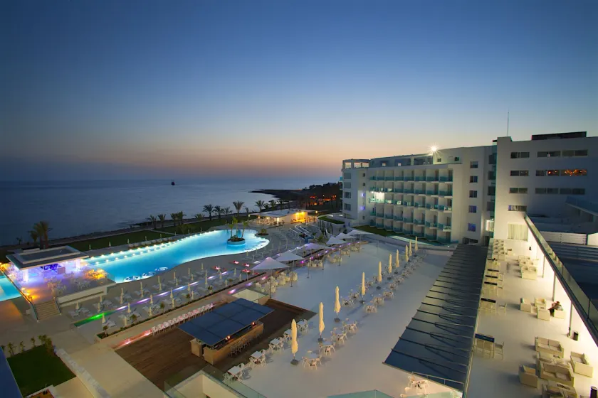 King Evelthon Beach Hotel & Resort - Image 1