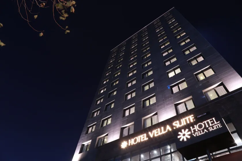 Vella Suite Hotel - Image 1