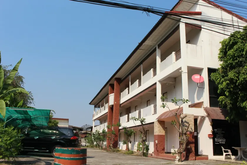 OYO 75420 Howto Hotel - Image 1