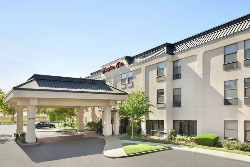 Hampton Inn Tracy - Image 1