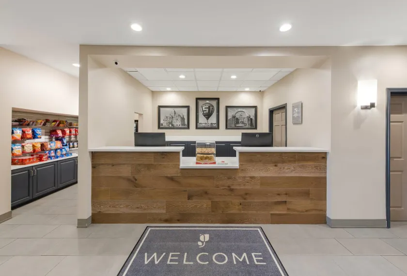 Country Inn & Suites by Radisson, Findlay, OH - Image 1