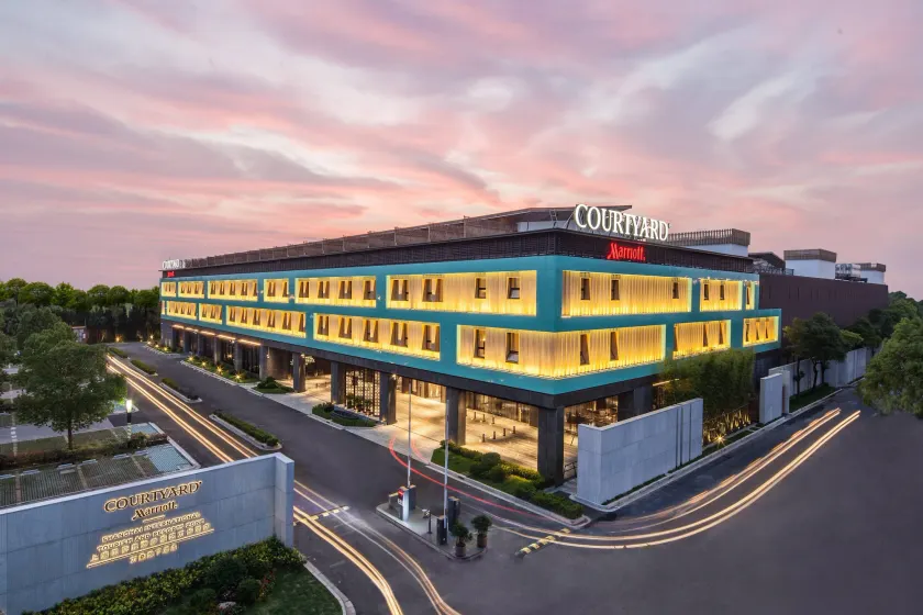 Courtyard by Marriott Shanghai International Tourism and Resorts Zone - Image 1