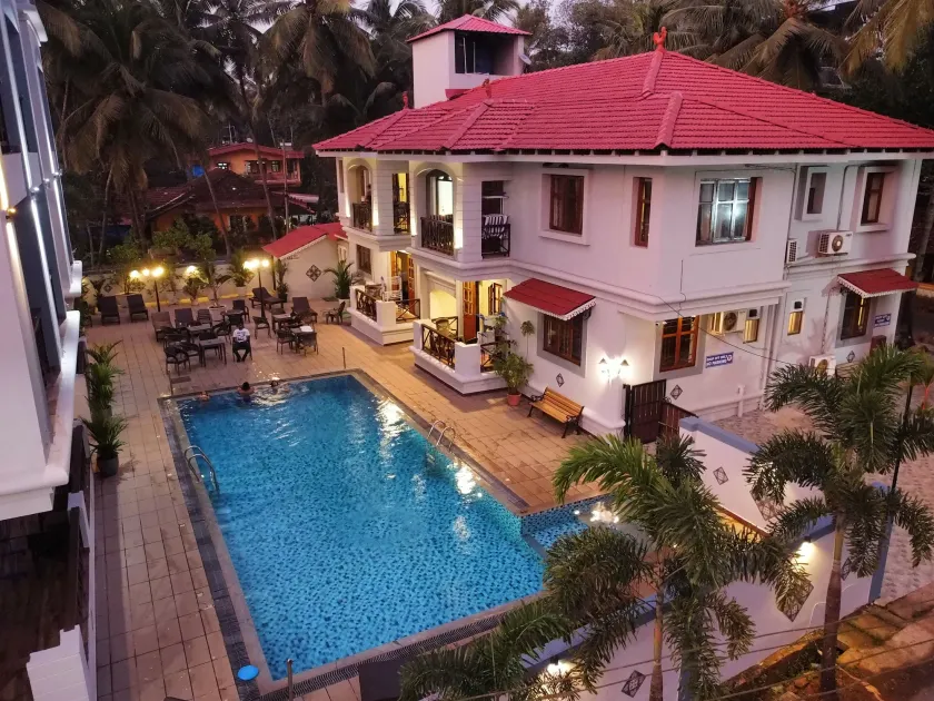 Coastal Suites Apart Hotel ---- 10 minutes walk to beach - Image 1