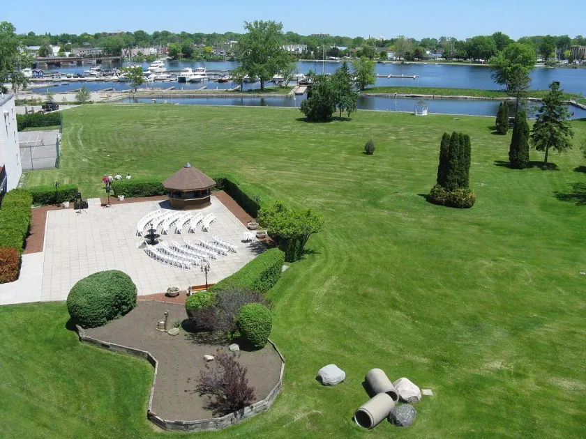 Ramada by Wyndham Belleville Harbourview Conference Center - Image 1