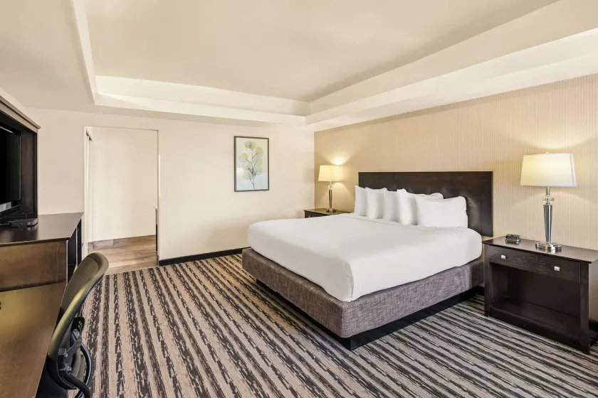 Best Western Coral Hills - Image 1
