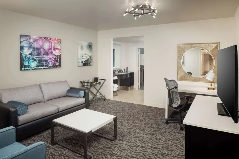 DoubleTree Suites by Hilton Hotel Detroit Downtown - Fort Shelby - Image 1