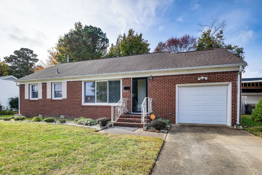 3 Mi to Huntington Beach: Hampton Family Home! - Image 1