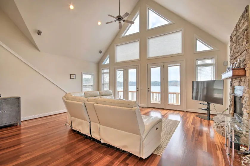 Dreamy Ridgeway Home w/ Grill on Lake Wateree! - Image 1