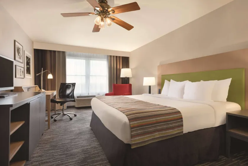 Country Inn & Suites by Radisson, Galena, IL - Image 1