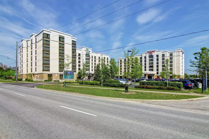 Homewood Suites by Hilton Toronto Airport Corporate Centre - Image 1
