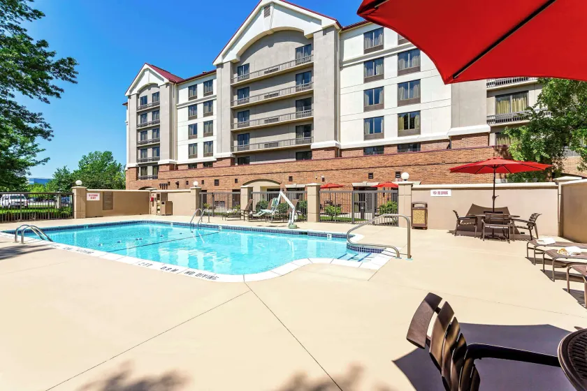 Hyatt Place Kansas City/Overland Park/Convention Center - Image 1