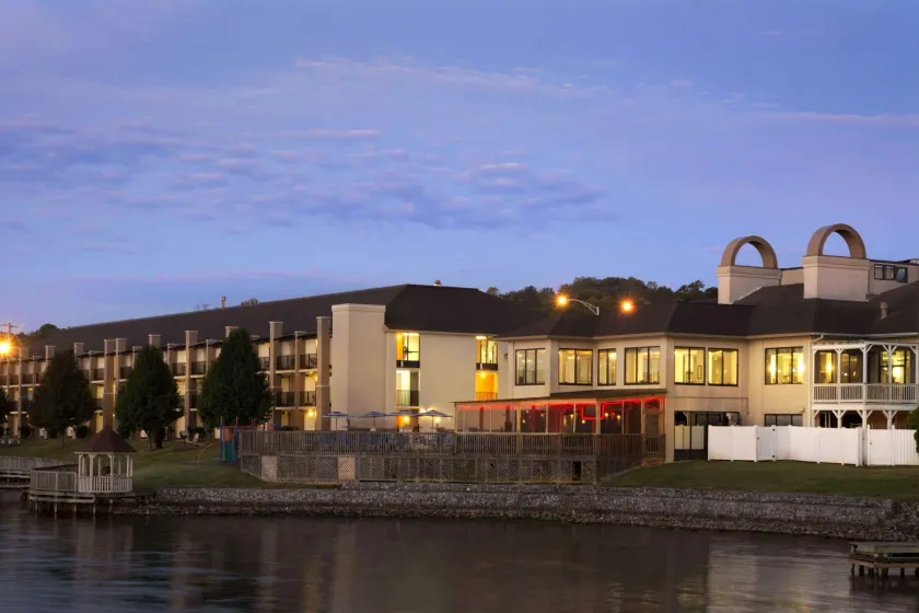 Wyndham Garden Lake Guntersville - Image 1