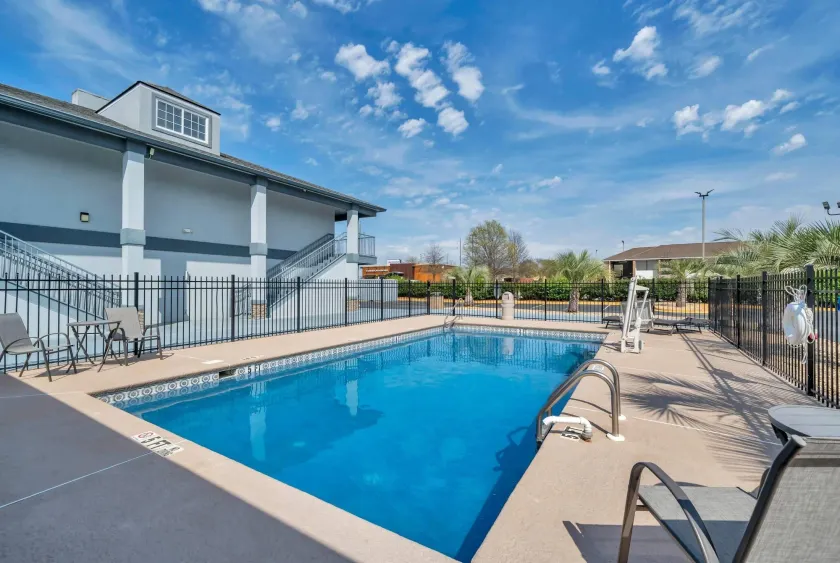 Baymont by Wyndham Warner Robins - Image 1